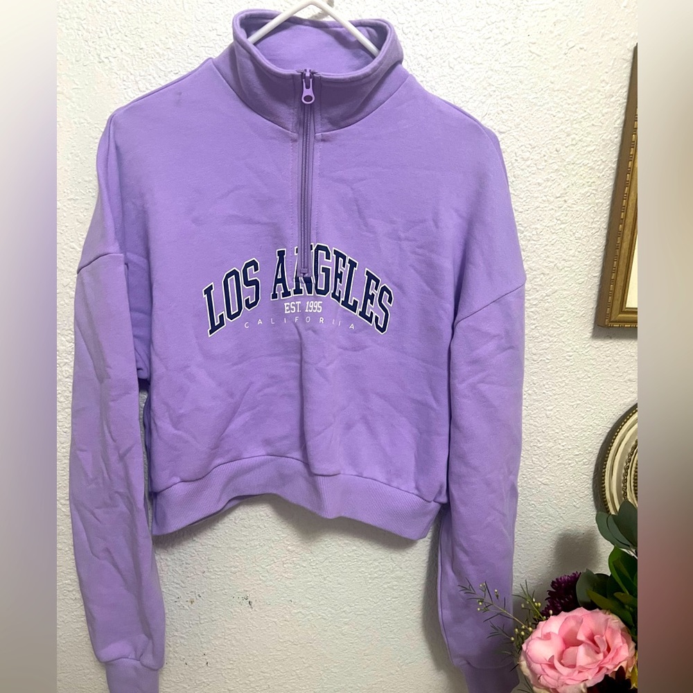 Athletic Crop Sweater. Forever 21. Size M